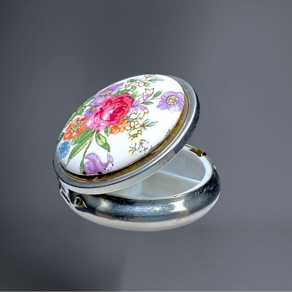 🌺Vintage Floral Pill/Trinket Box - Picture 6 of 12